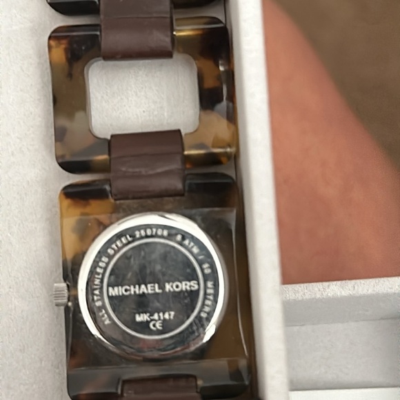 Vintage Y2K Michael Kors Tortoise and silver watch. - Picture 3 of 4